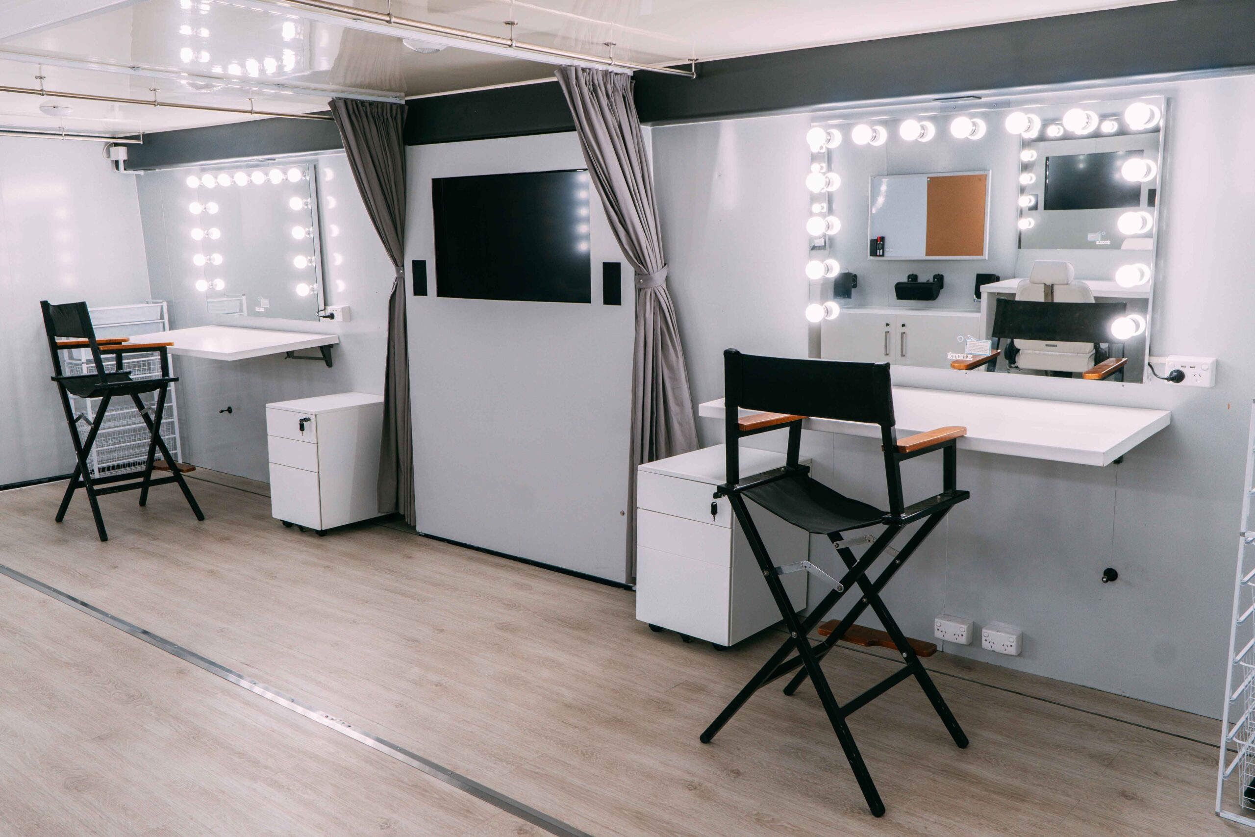 Flexible spaces for hair and makeup or wardrobeThree flexible spaces, which can be used for hair and makeup, or wardrobe.